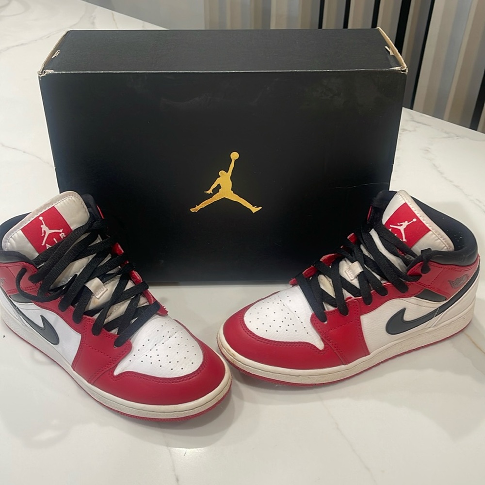 Nike Air Jordan 1 mid